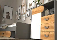 Zestaw Carini wykonany w stylowej kolorystyce łączącą kolory dąb nash, biały brylantowy oraz grafit , zapewniający zarówno funkcjonalność, jak i estetykę.