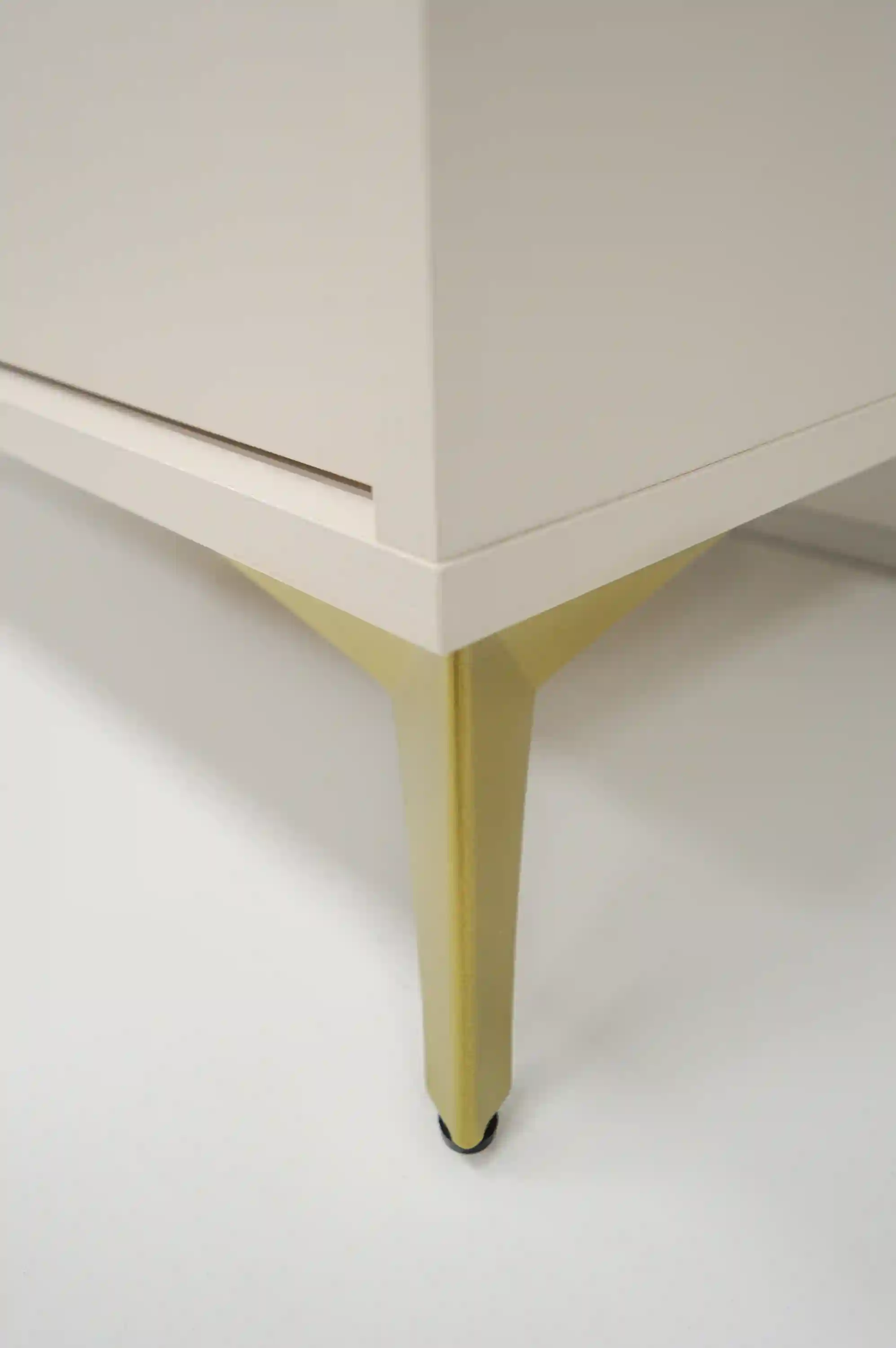 Komoda trzydrzwiowa do salonu Sakai 3F T813 Beżowy